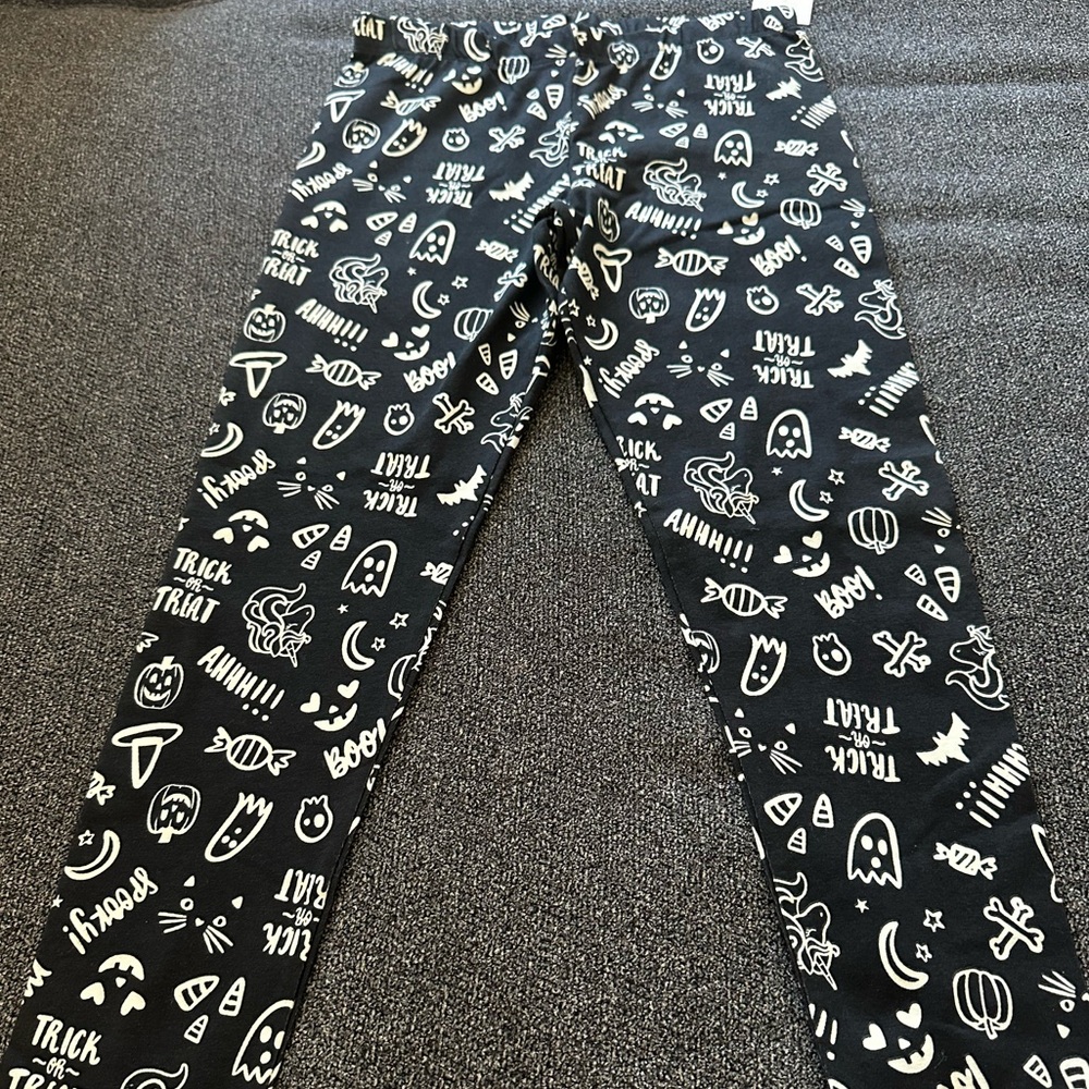 NWT Halloween Glows in the dark kids 10